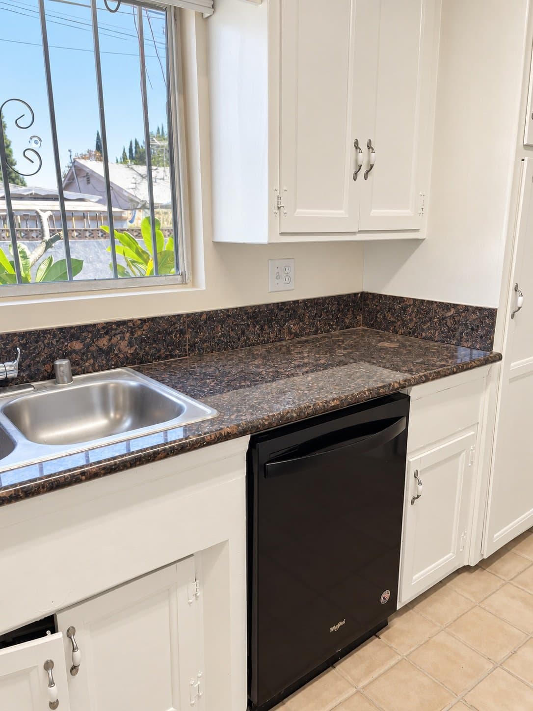Norwalk House: 15516 Dartmoor Ave
