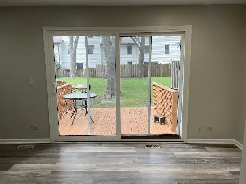 Bolingbrook Townhome: 277 Navajo Dr
