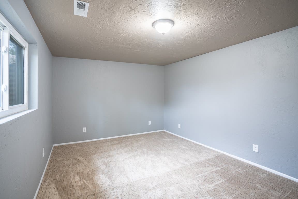 Clearfield House: 657 W 650 N