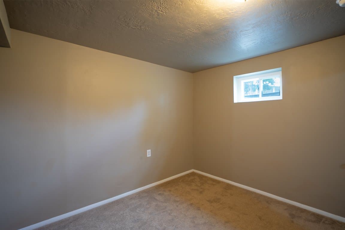 Clearfield House: 657 W 650 N
