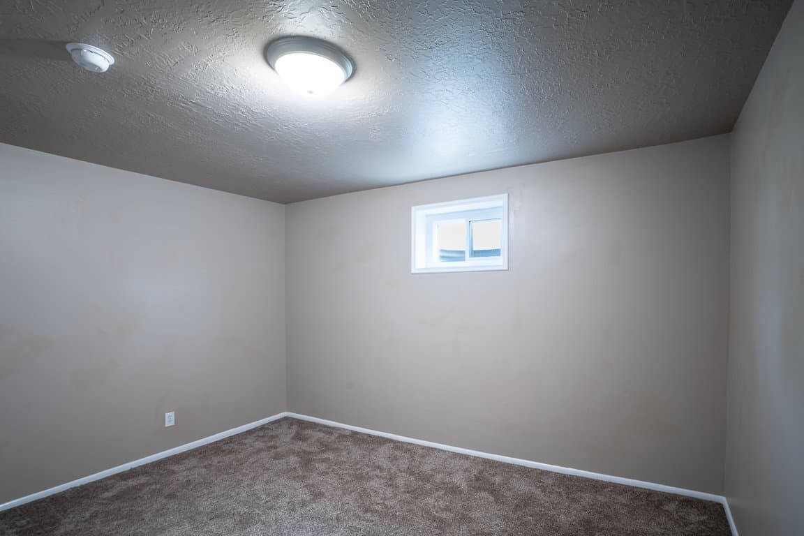 Clearfield House: 657 W 650 N