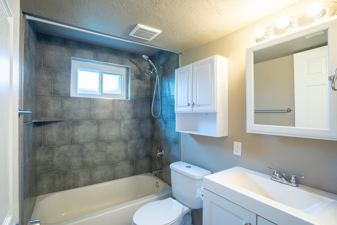 Clearfield House: 657 W 650 N