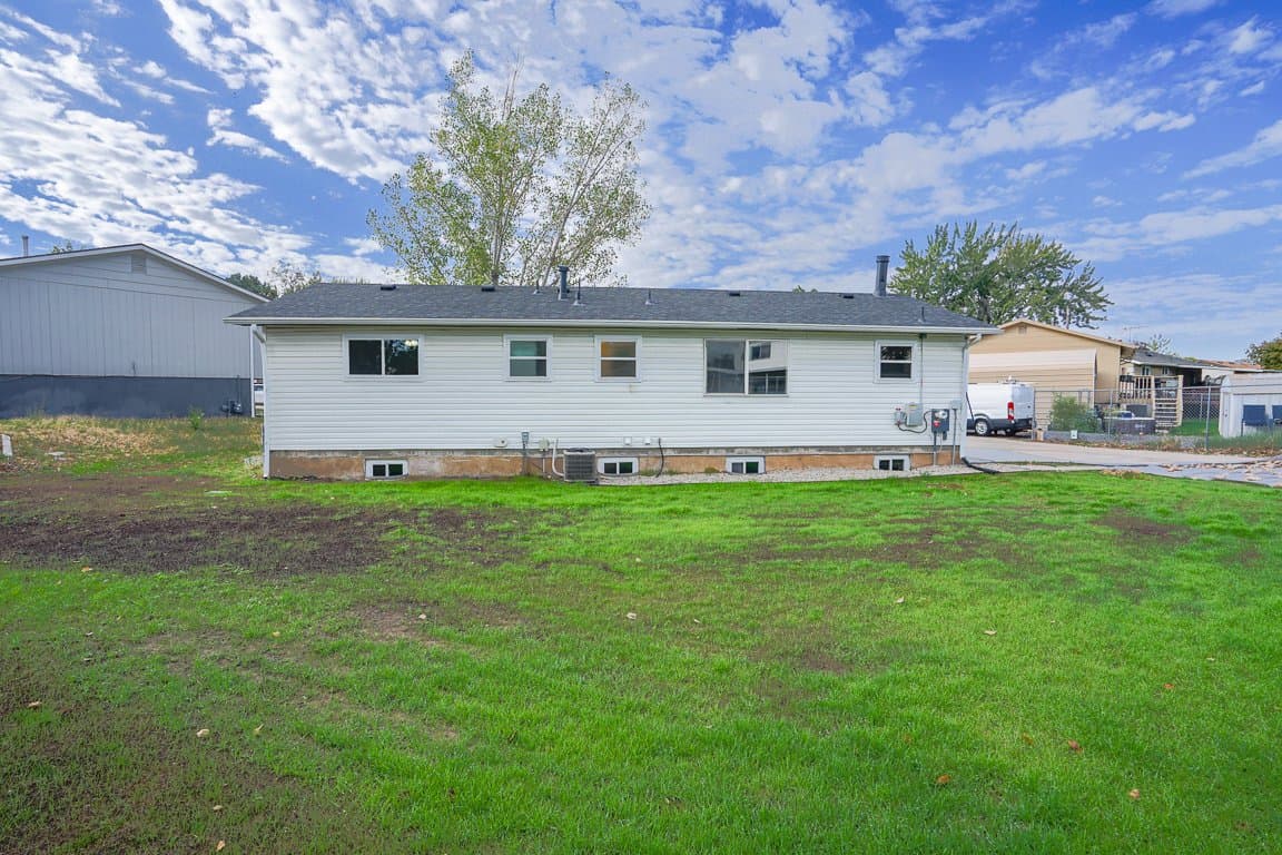Clearfield House: 657 W 650 N