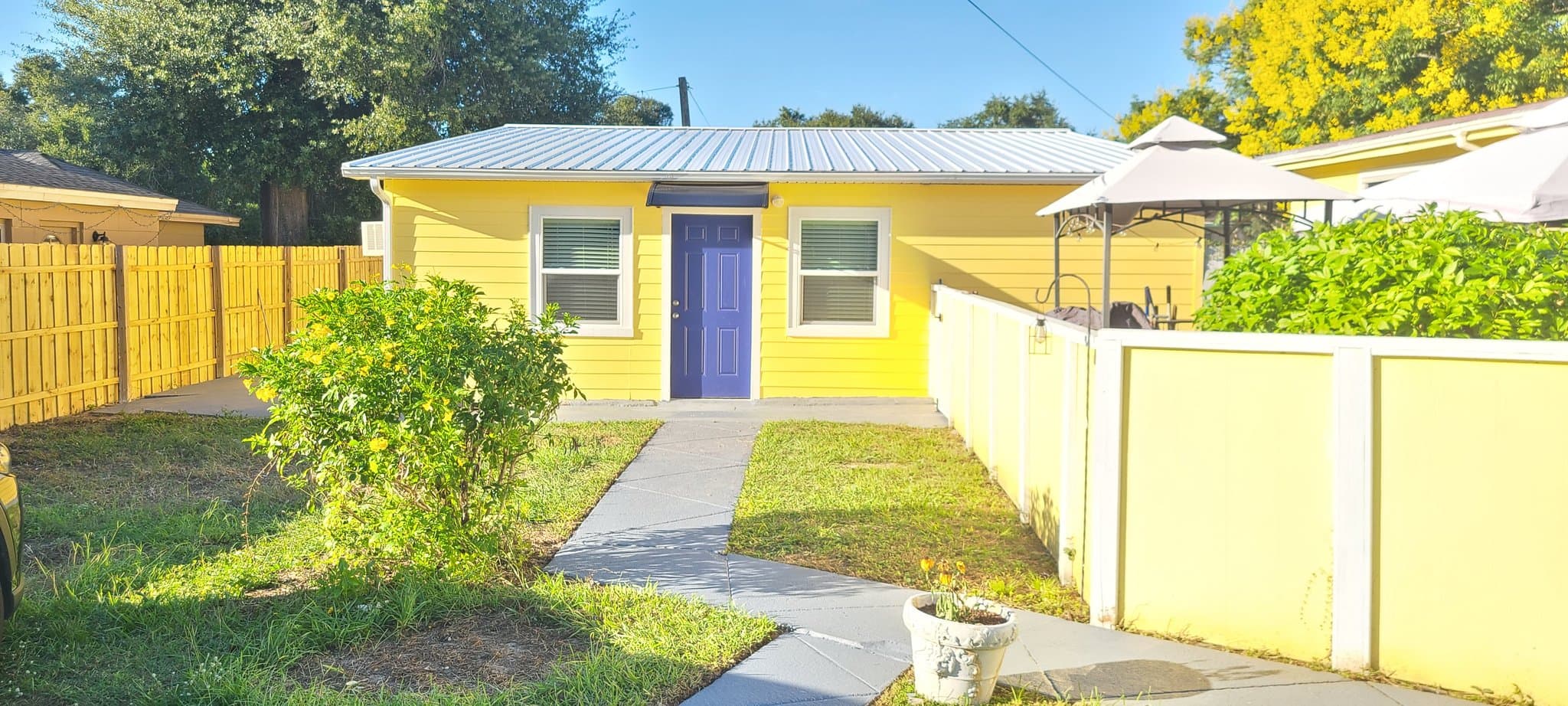 Lake Wales House: 725 COHASSETT AVE