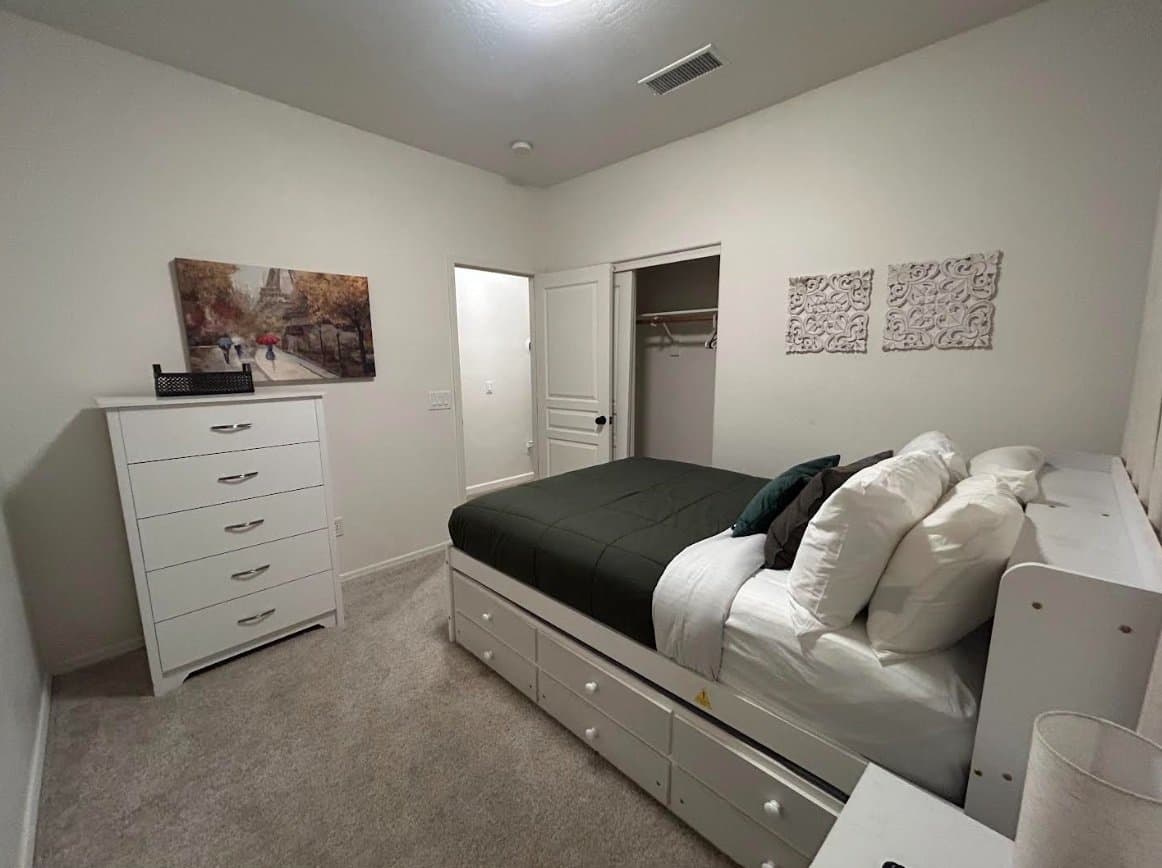 Chandler House: S Longmore St - C0ntact for full address