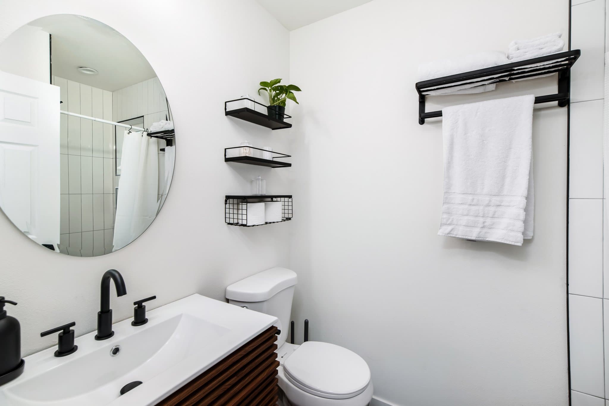 San Diego Condo: 5207 Solola Avenue