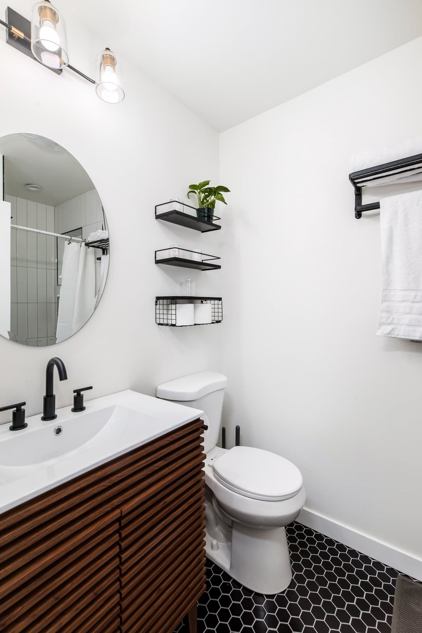 San Diego Condo: 5207 Solola Avenue
