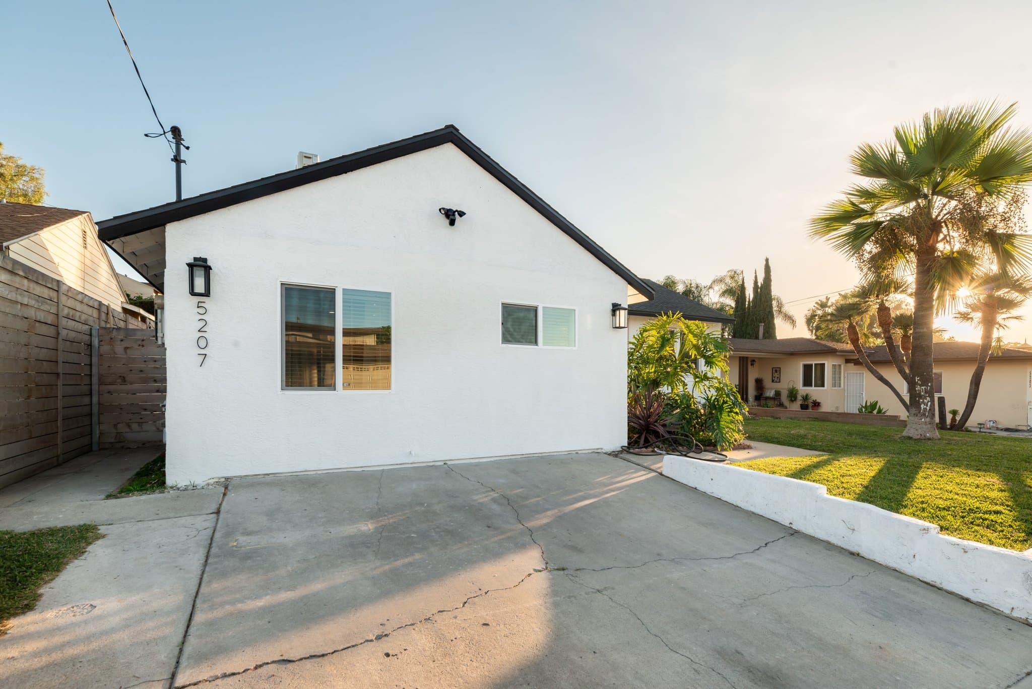 San Diego Condo: 5207 Solola Avenue