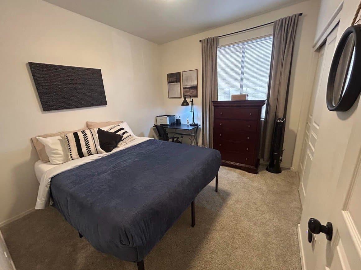 Chandler House: S Longmore St - C0ntact for full address