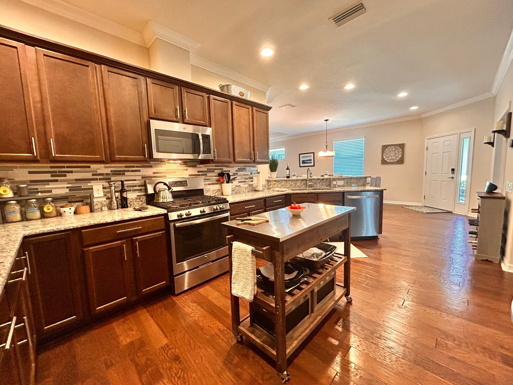 Largo House: 655 14th St NW