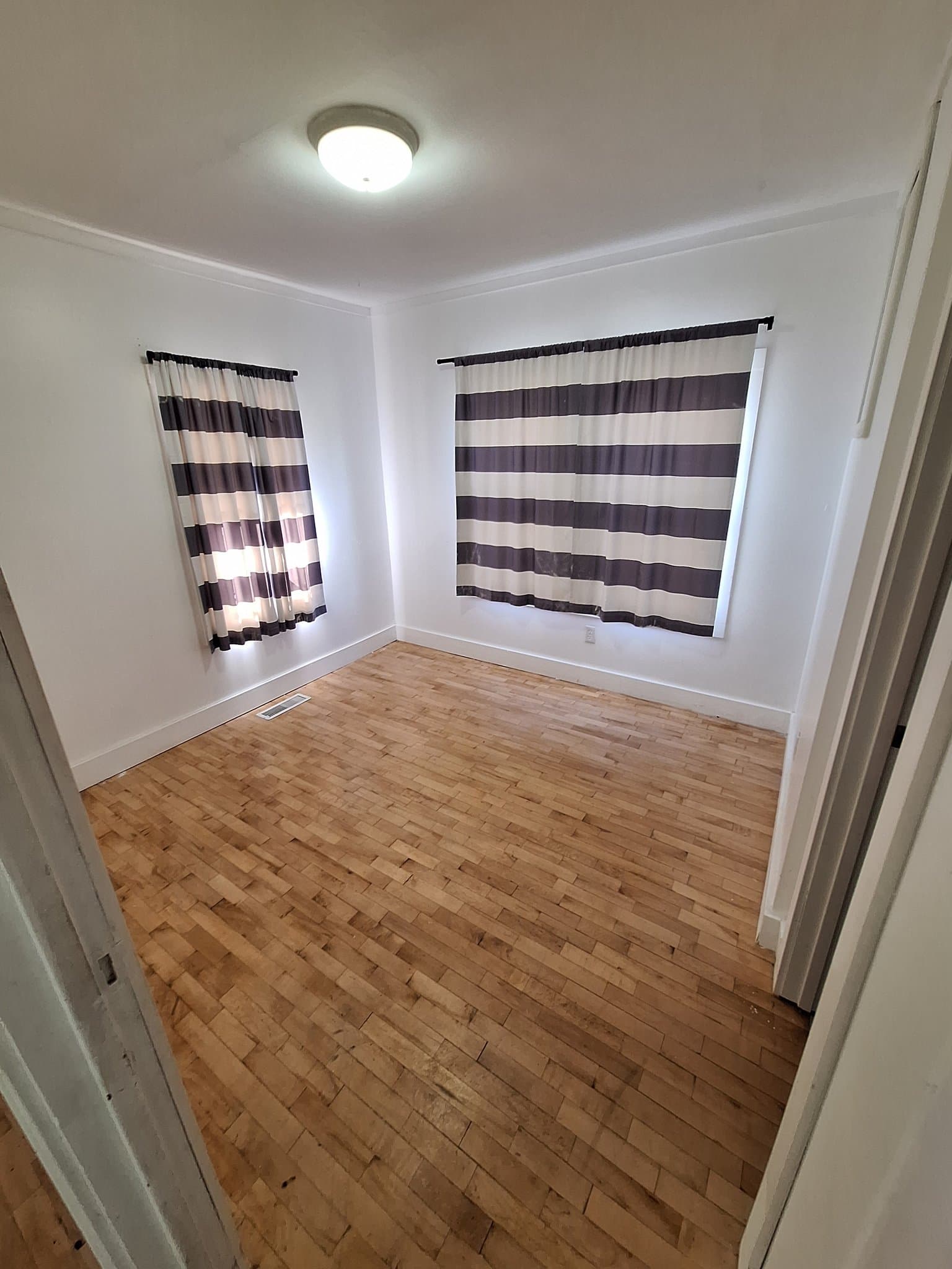 Kingsford House: 229 Lawrence Street