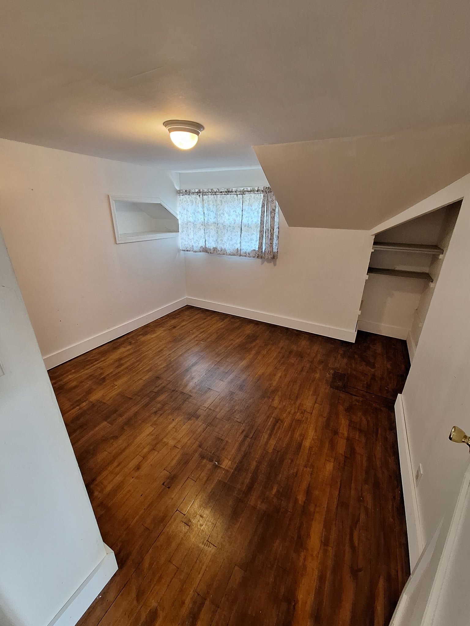 Kingsford House: 229 Lawrence Street