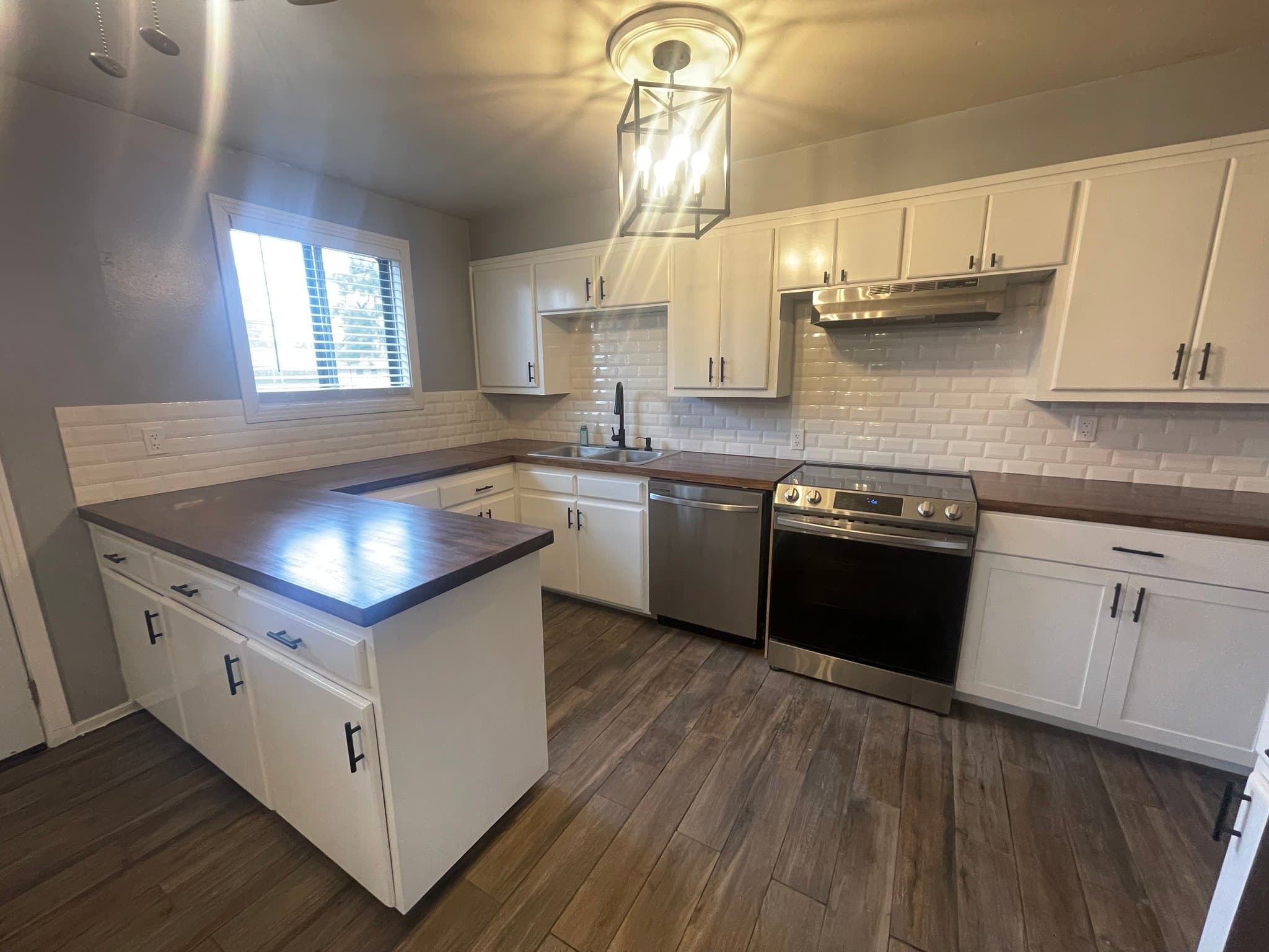 Monroe House: 207 Monroe Dr