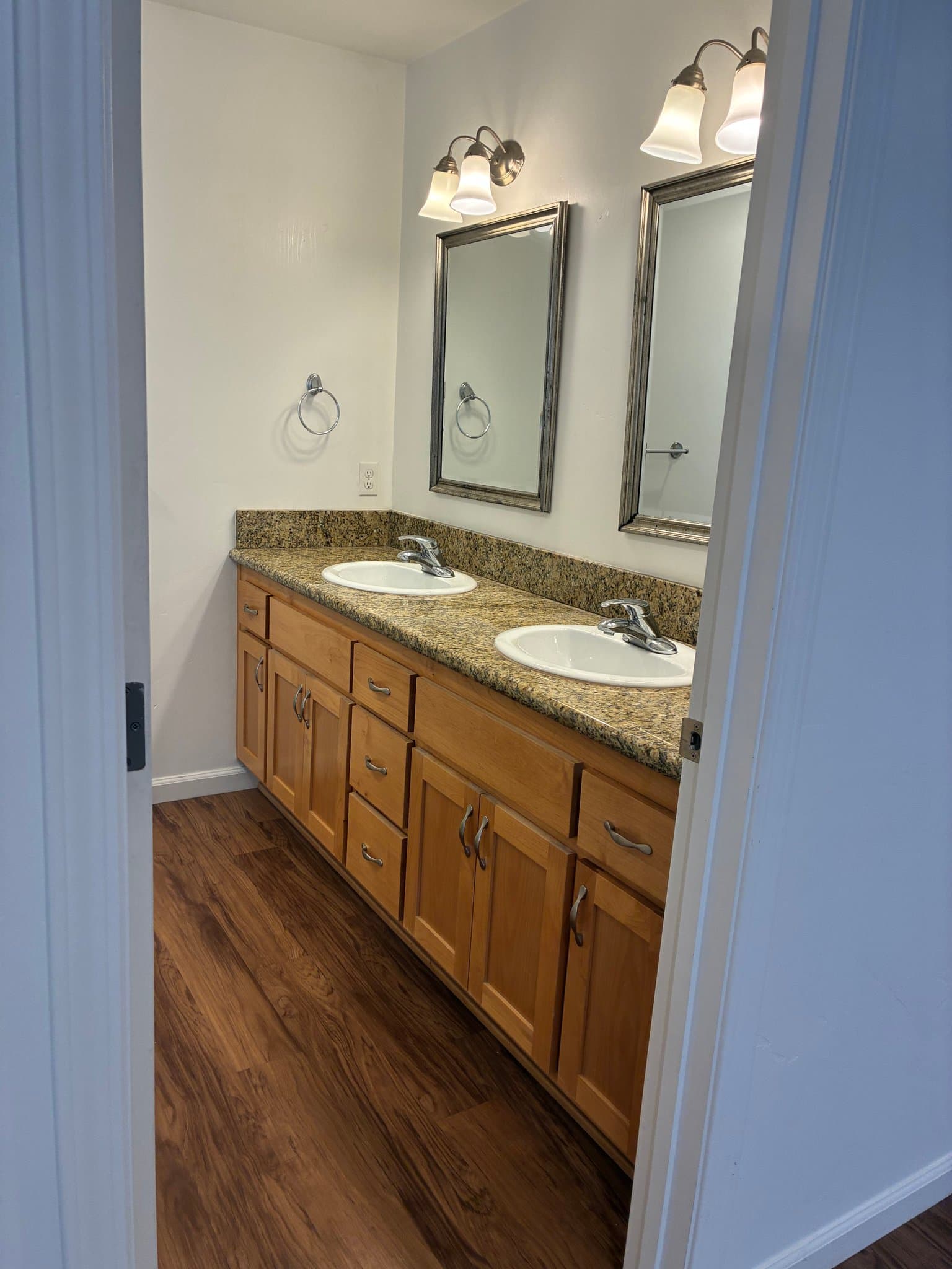 Penn Valley House: 17900 Lake Forest Drive