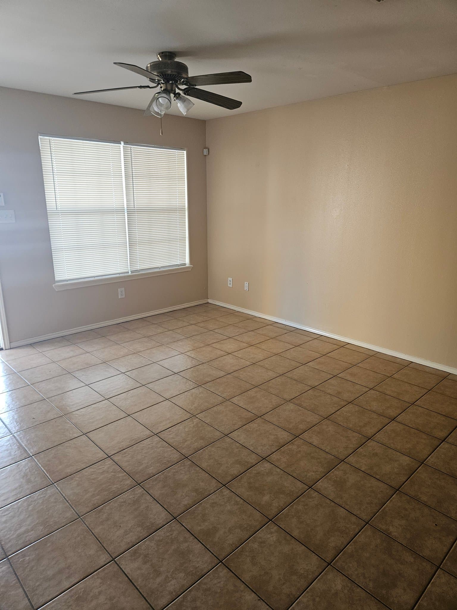 Weslaco Apartment: 1006 Lilia Dr