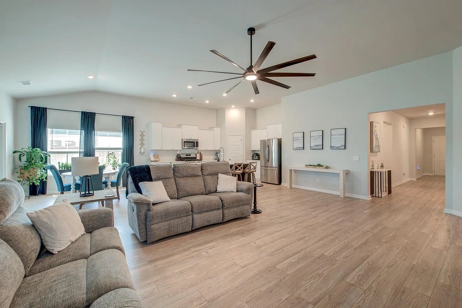 Summerville House: 166 Paddle Boat Way