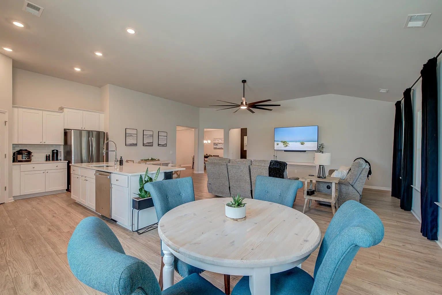 Summerville House: 166 Paddle Boat Way