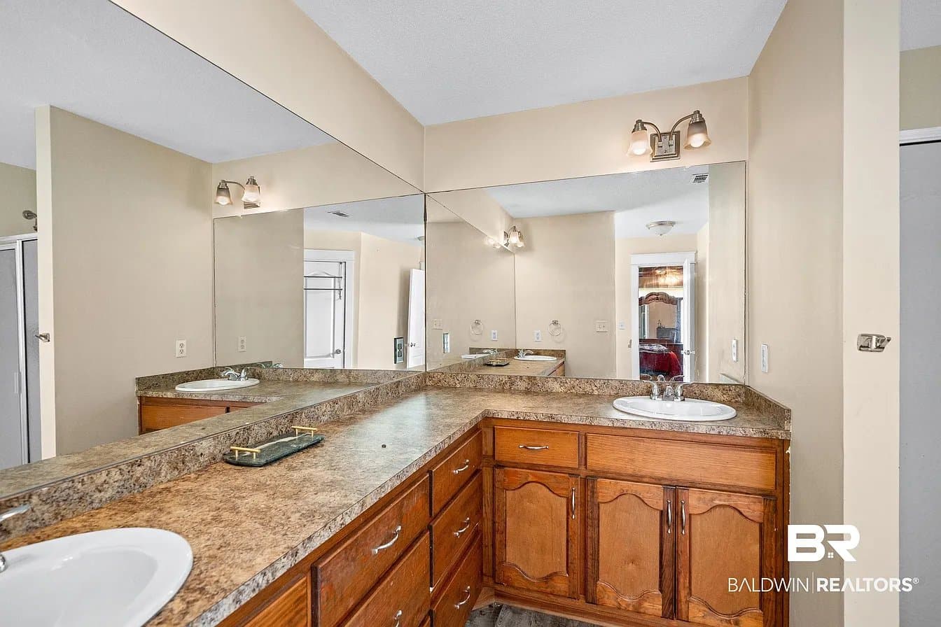 Loxley House: 15950 Pecan View Drive