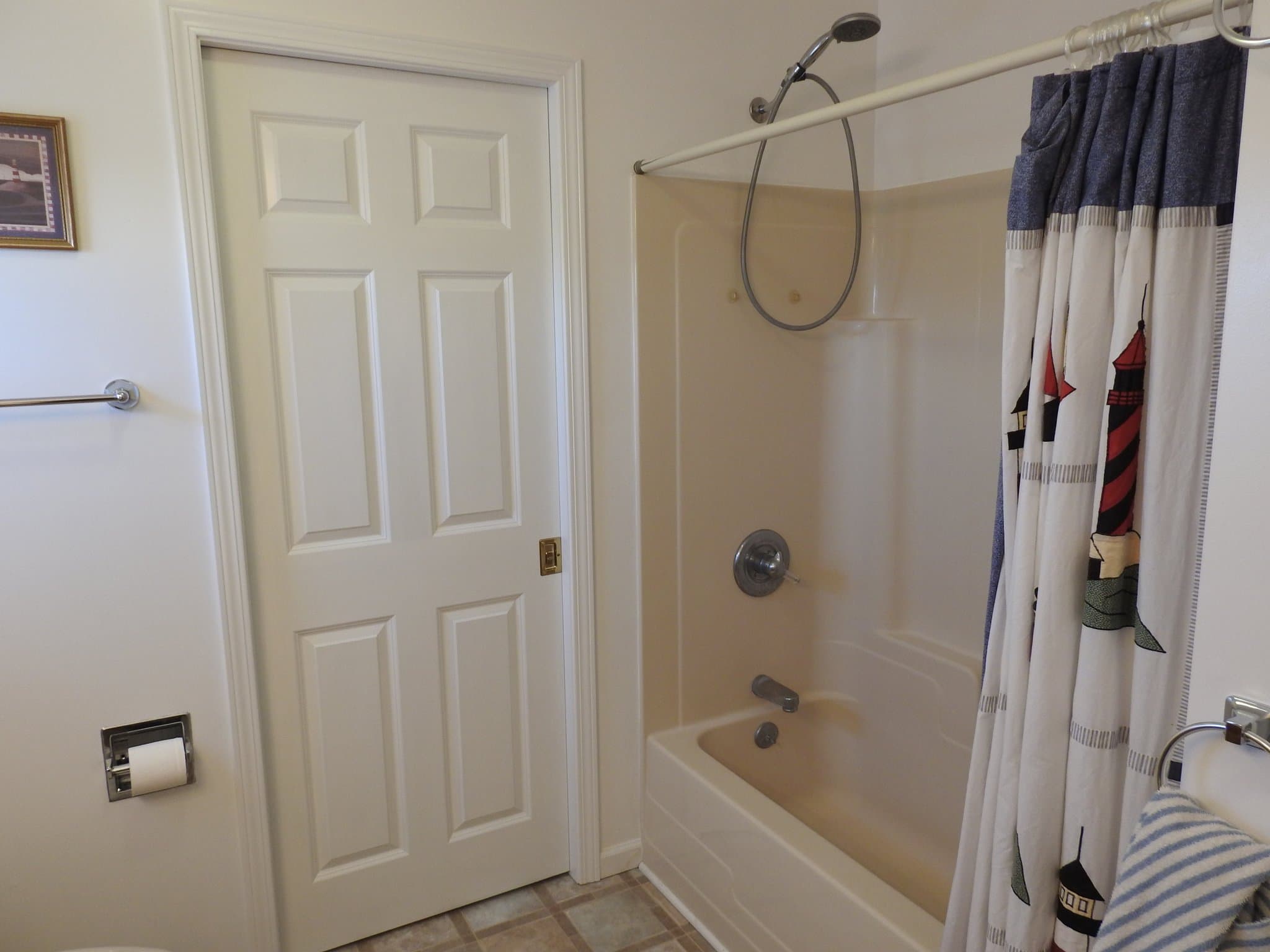 Sodus Point House: 8185 Wickham Blvd