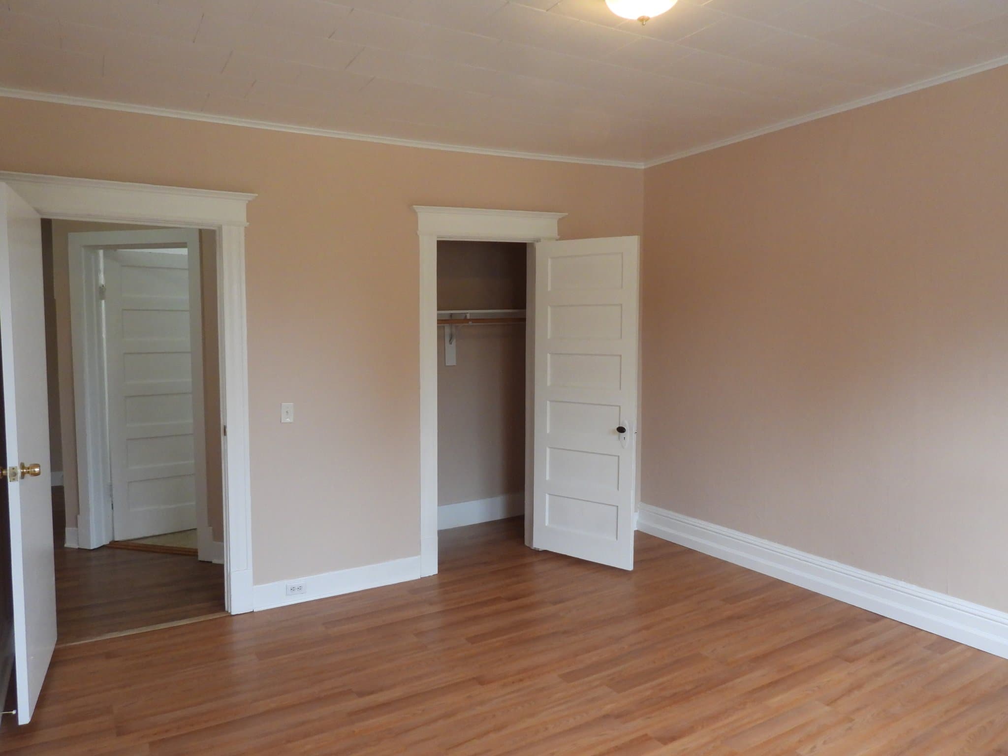 Newark Apartment: 105 Sherman Parkway