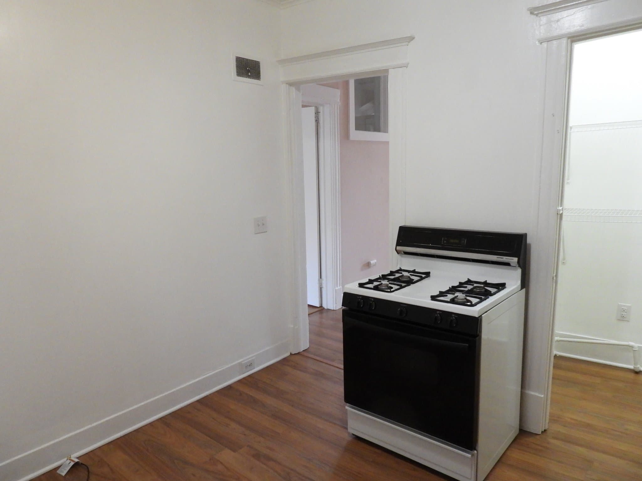 Newark Apartment: 105 Sherman Parkway