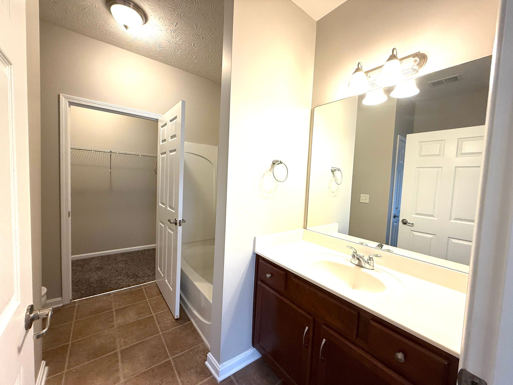 Louisville Condo: 9400 Clubview Drive