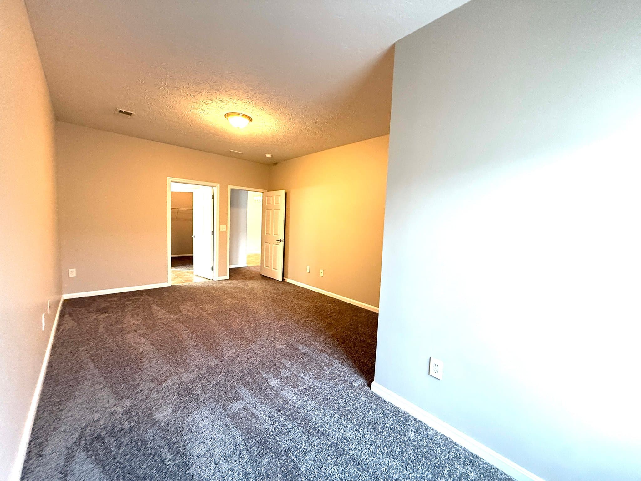 Louisville Condo: 9400 Clubview Drive