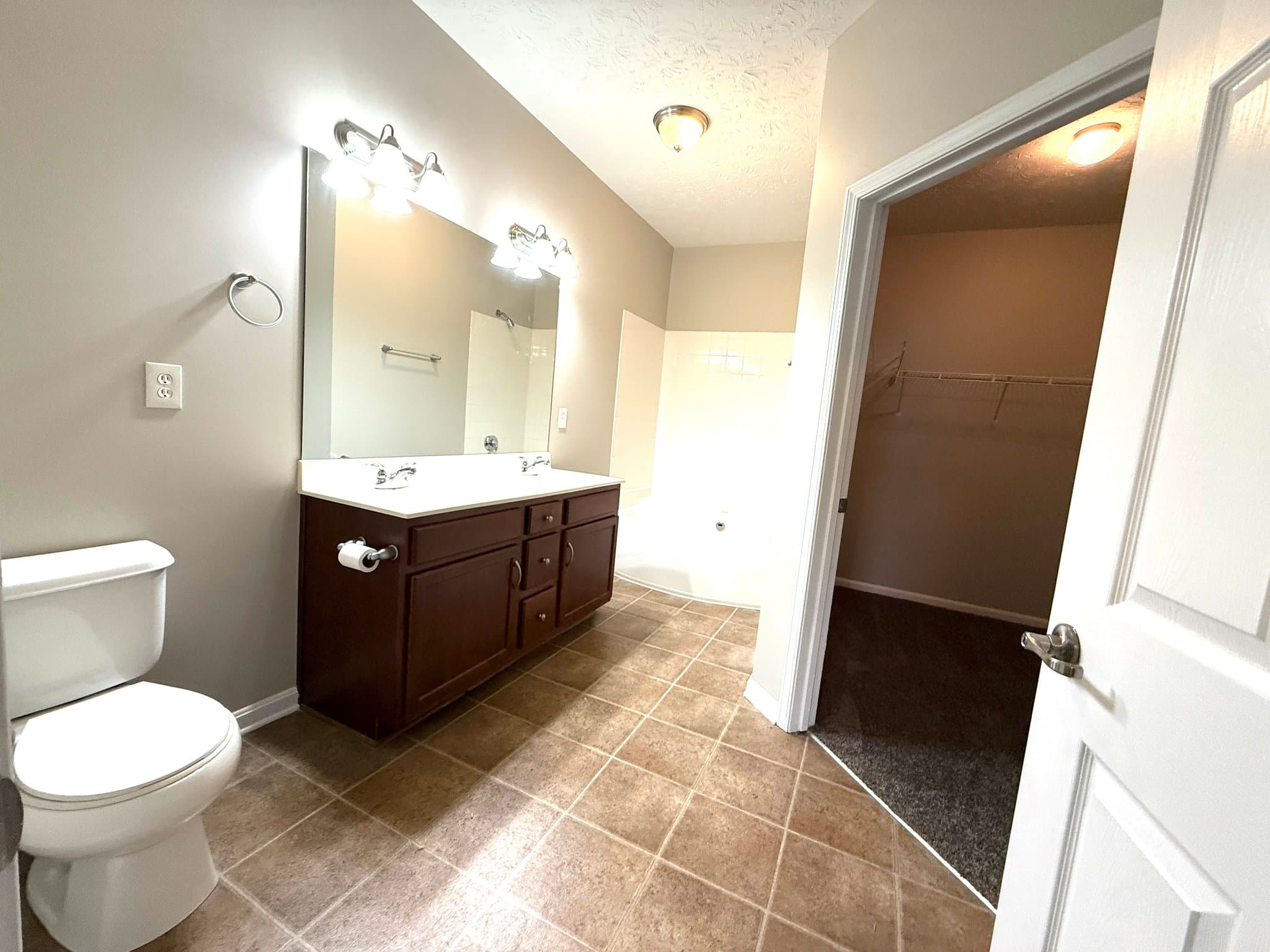 Louisville Condo: 9400 Clubview Drive