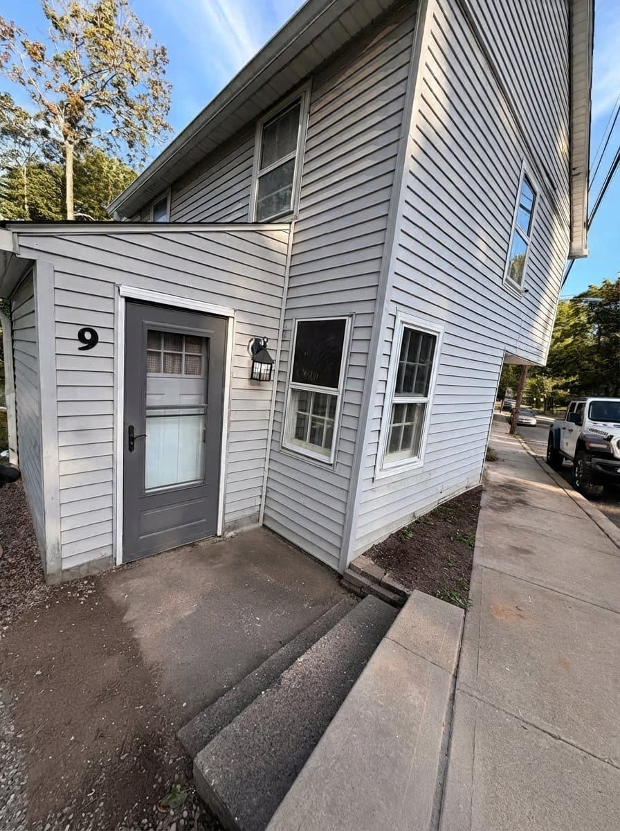 Hampton House: 9 Bowlby St