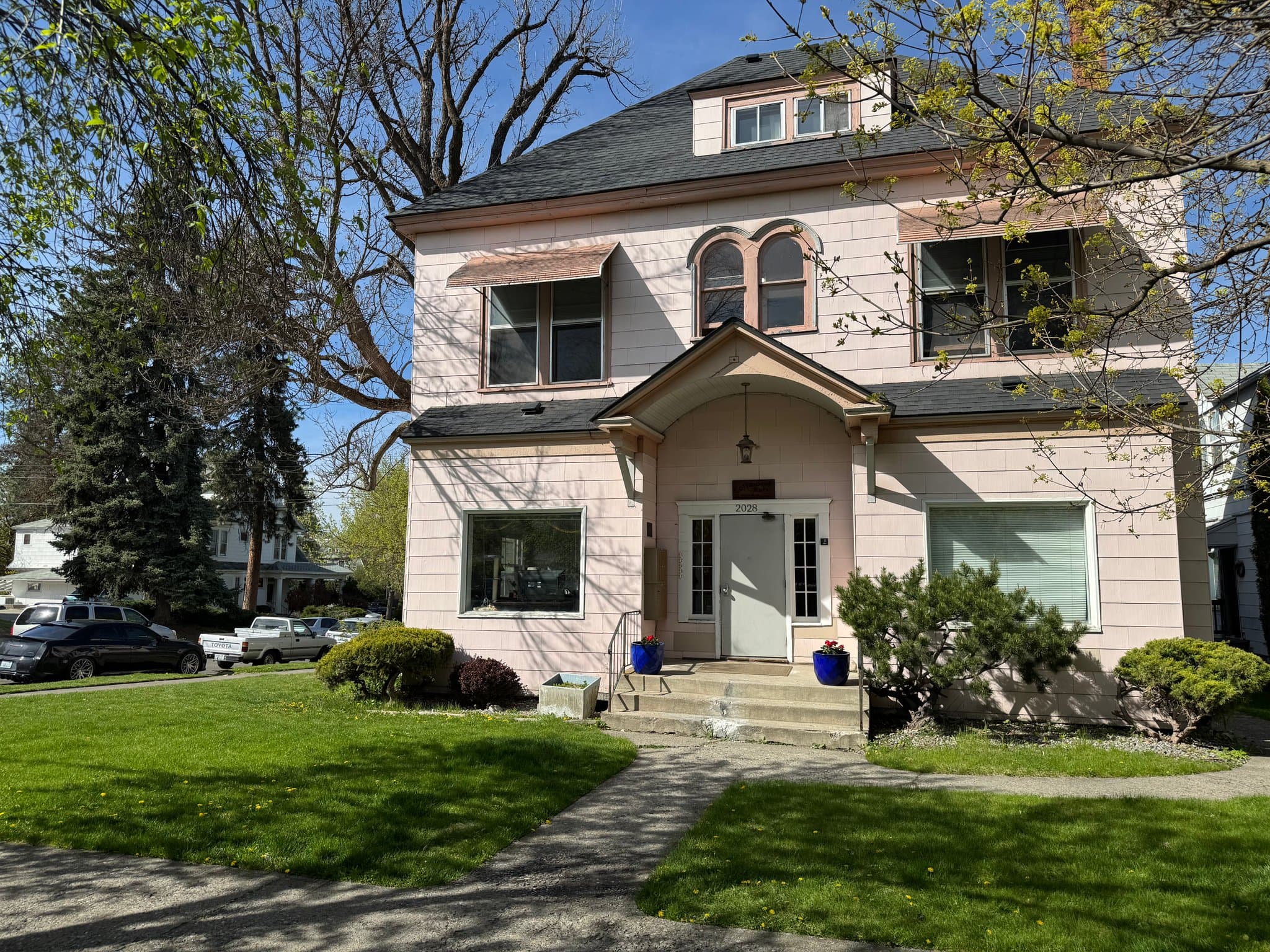 Spokane Apartment: 2028 W Pacific