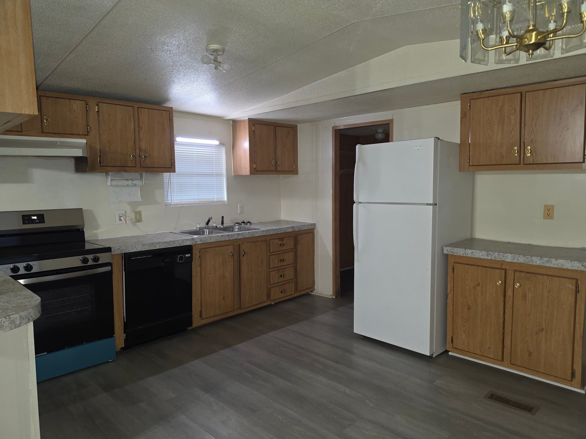 Longview House: 211 W. Lynnwood Ln.