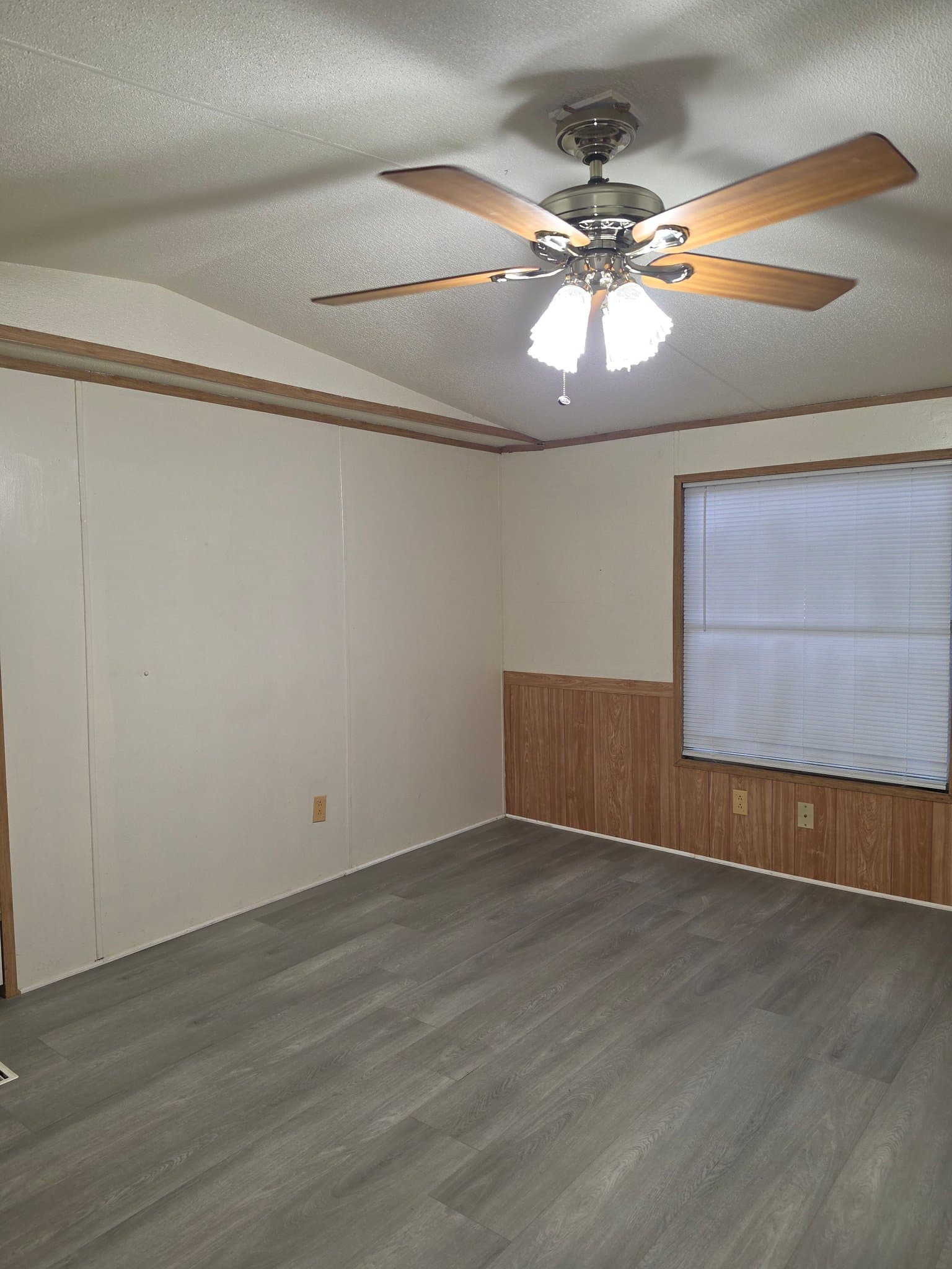 Longview House: 211 W. Lynnwood Ln.