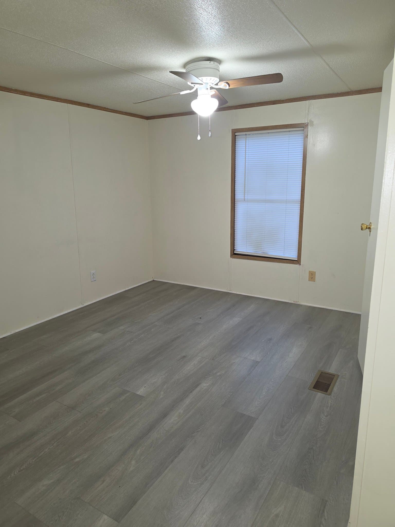 Longview House: 211 W. Lynnwood Ln.