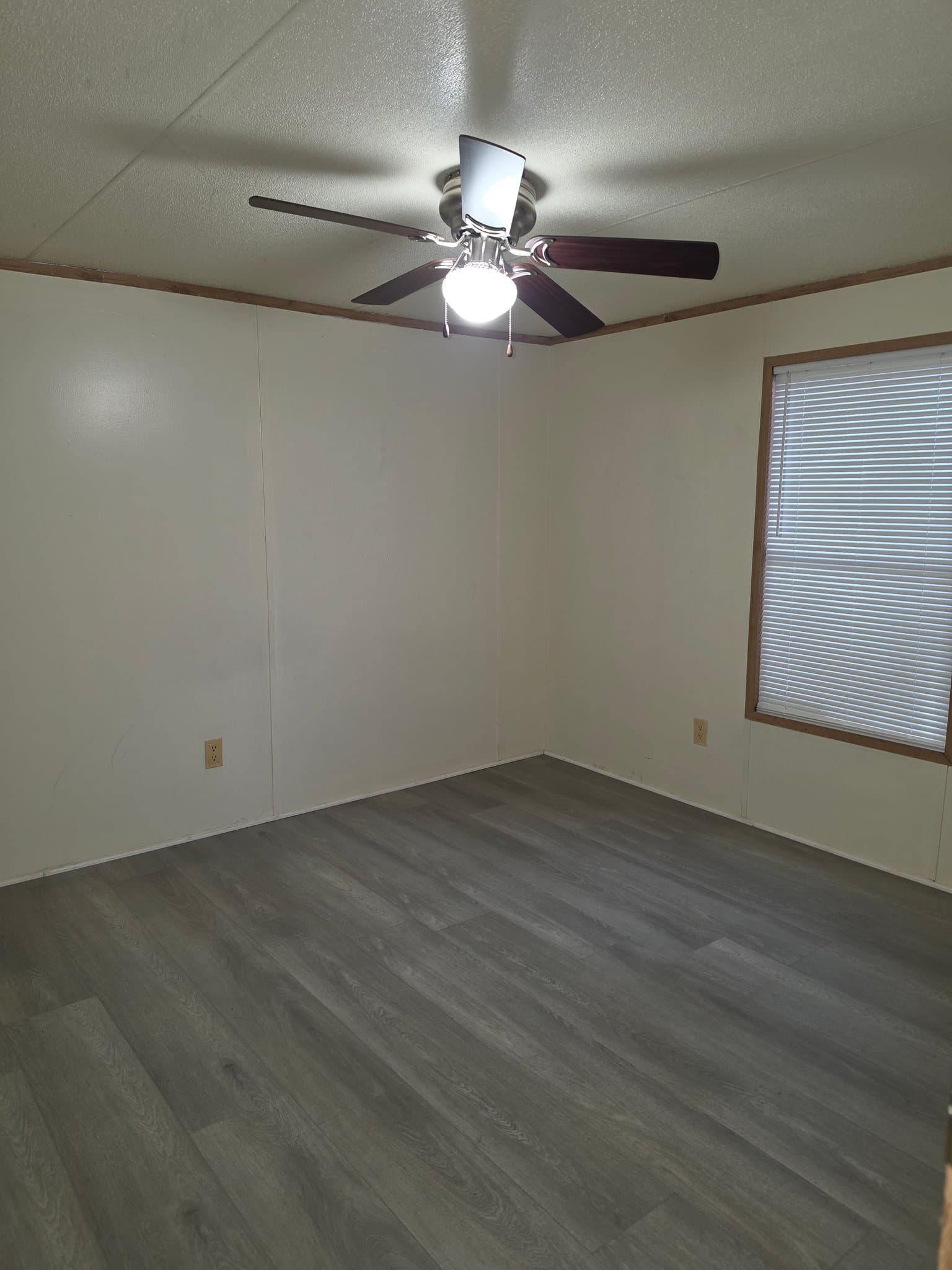 Longview House: 211 W. Lynnwood Ln.