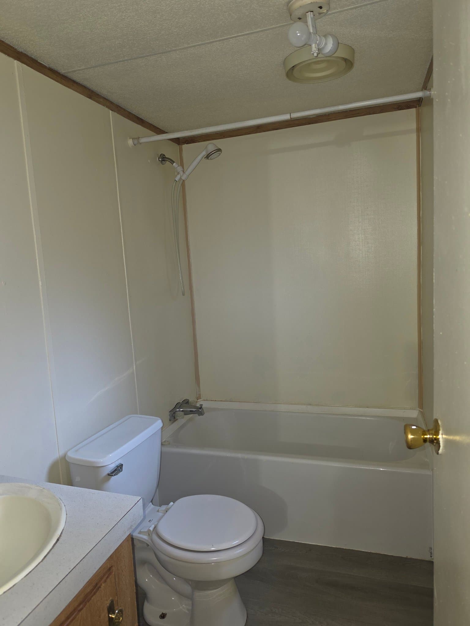 Longview House: 211 W. Lynnwood Ln.