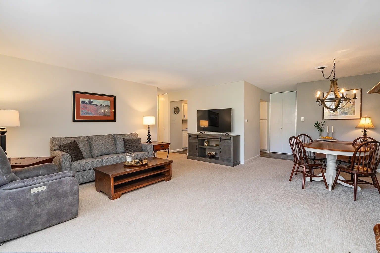 Downers Grove House: 4248 Saratoga Ave