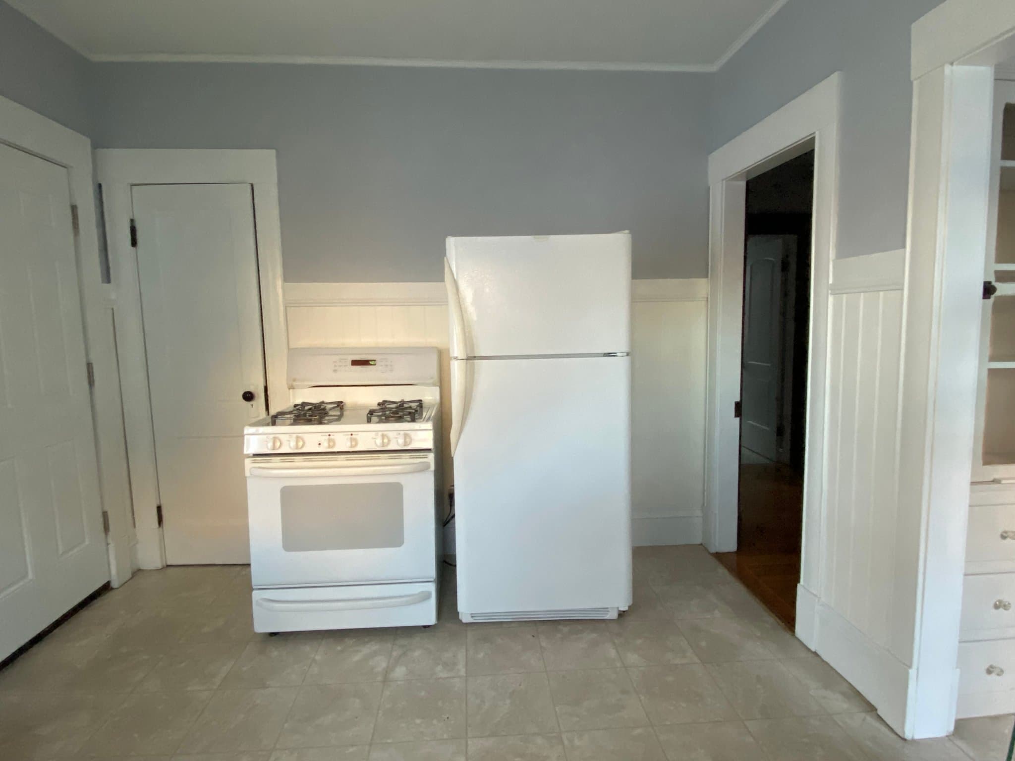 Holyoke Apartment: 324 Sargeant St