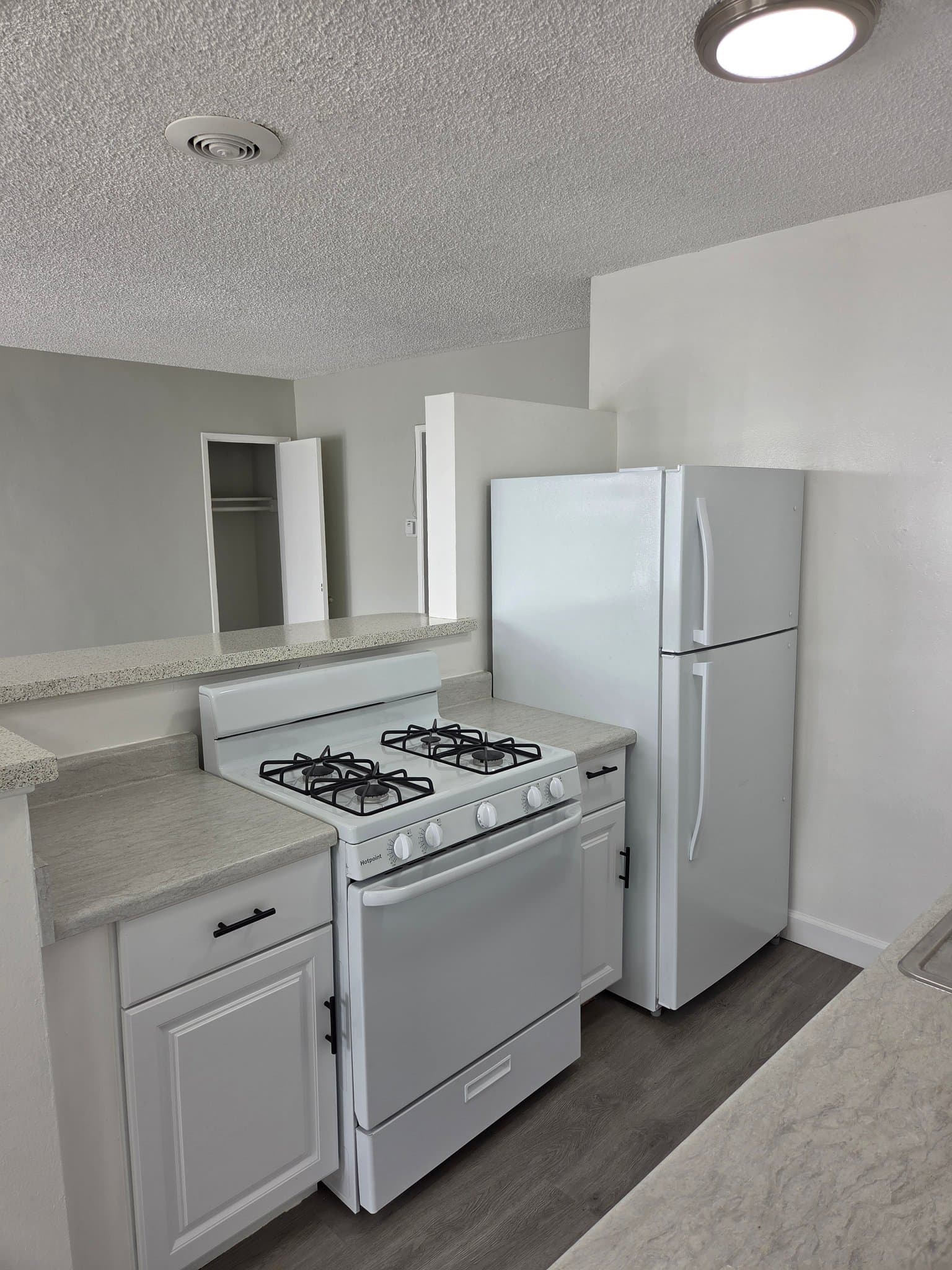 culver City Apartment: 4715 S. Slauson Ave