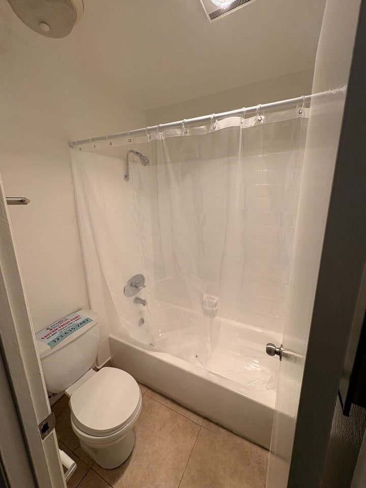 Los Angeles Apartment: 815 Crenshaw Blvd