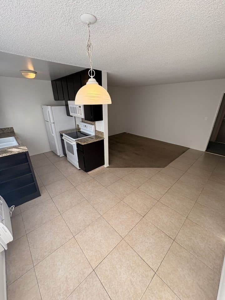 Los Angeles Apartment: 815 Crenshaw Blvd