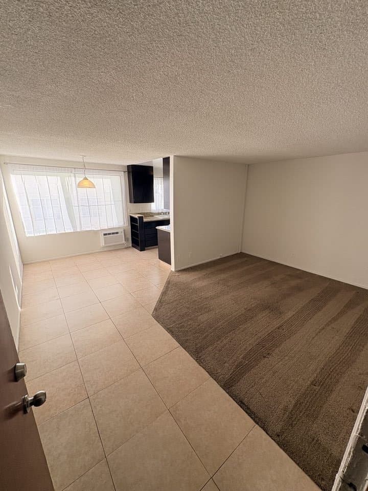 Los Angeles Apartment: 815 Crenshaw Blvd