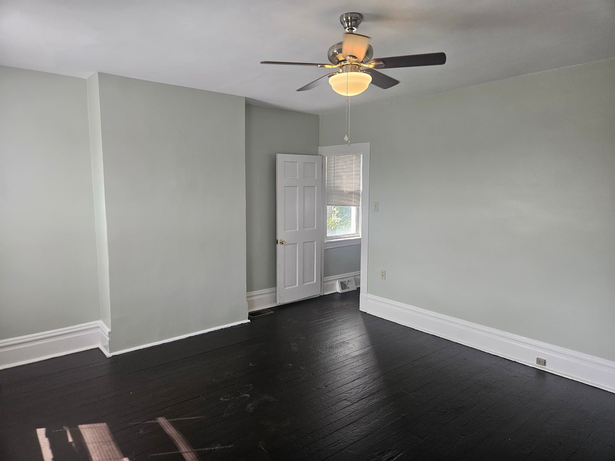 McKees Rocks Single Room: 1220 Valley St