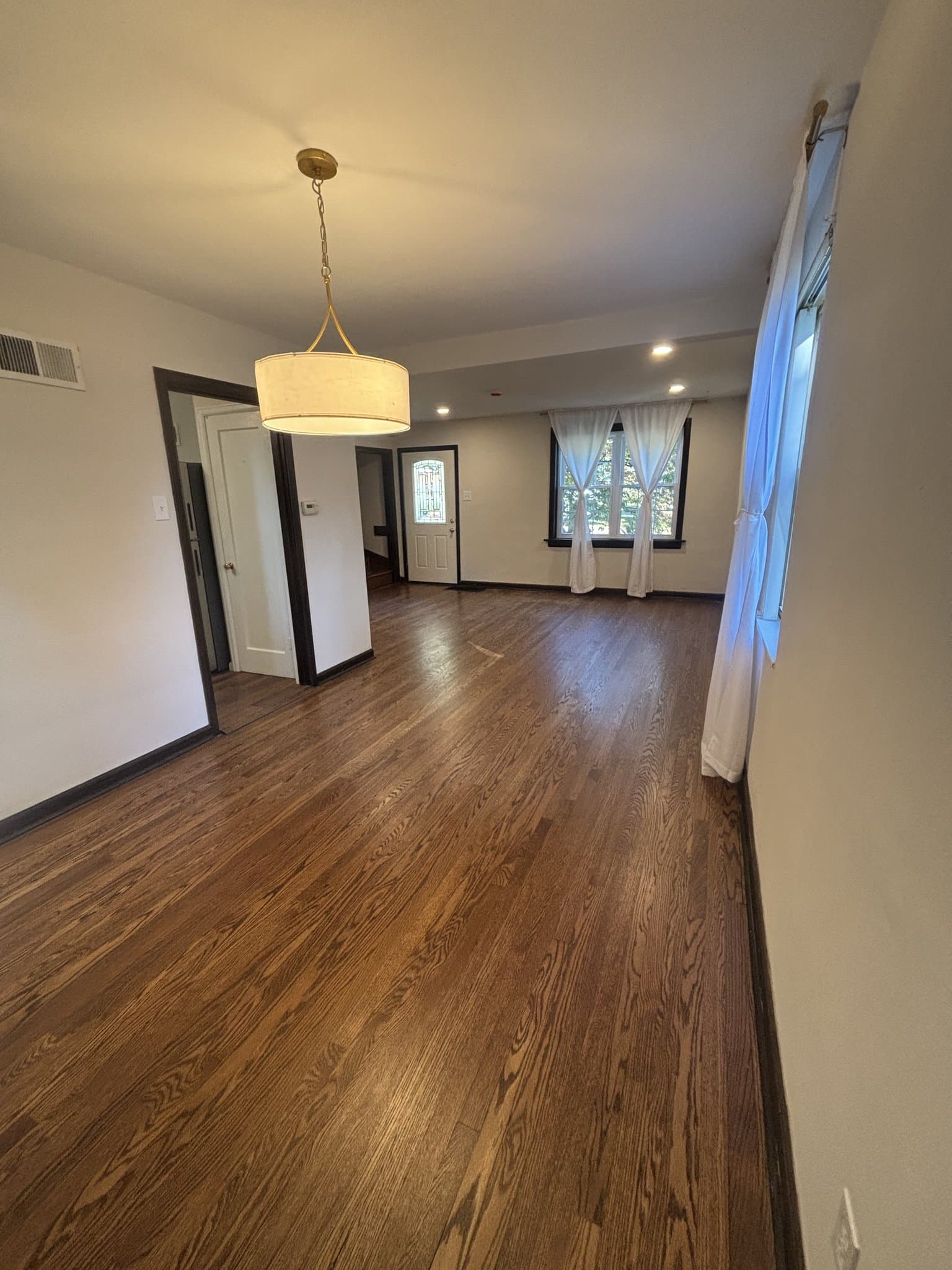 Saint Louis House: 8616 Belhaven Dr