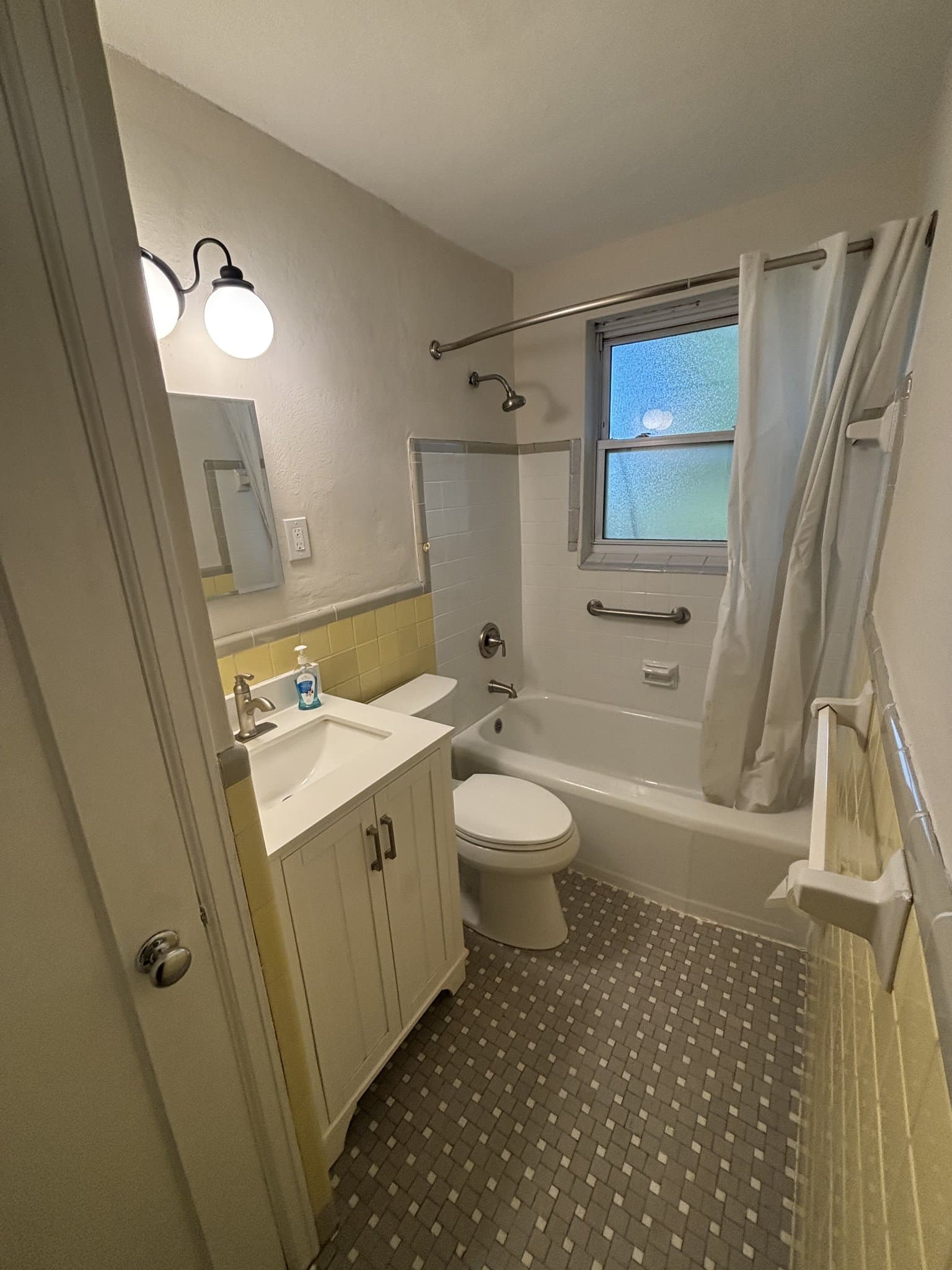Saint Louis House: 8616 Belhaven Dr