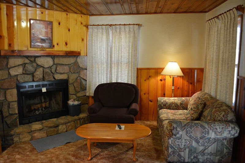 Pinetop House: 237 E White Mountain Blvd
