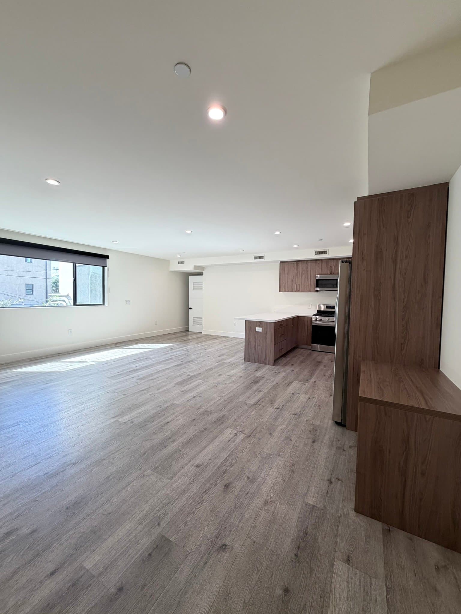 Valley Village Apartment: 5923 Laurel Canyon Blvd.