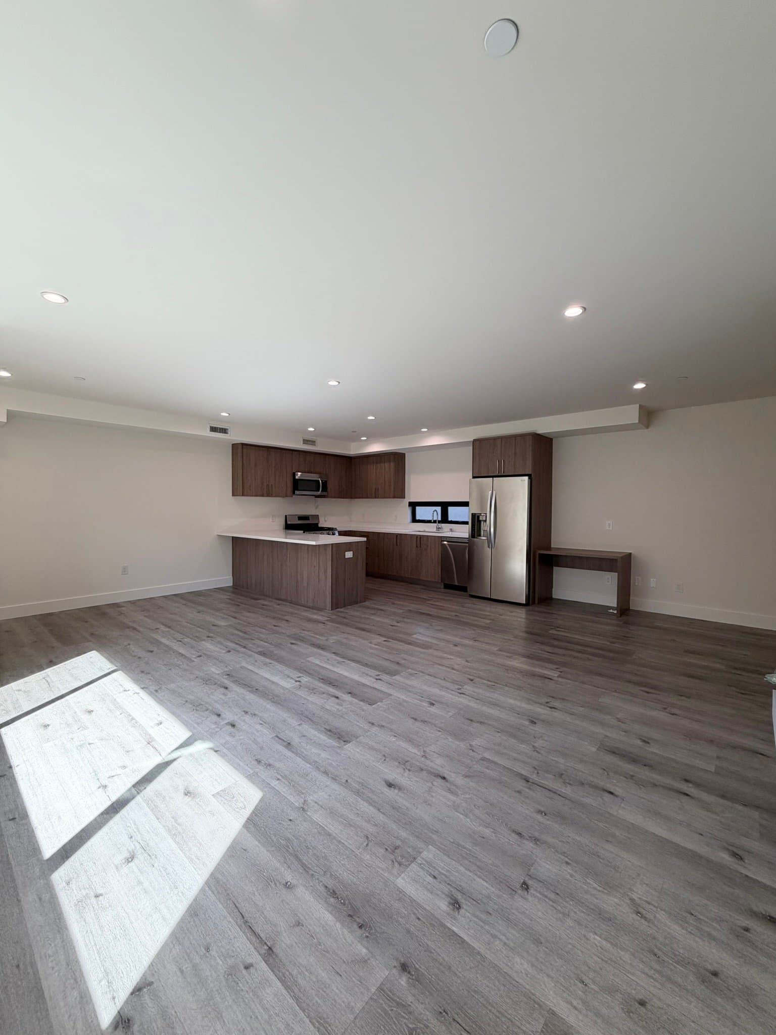 Valley Village Apartment: 5923 Laurel Canyon Blvd.