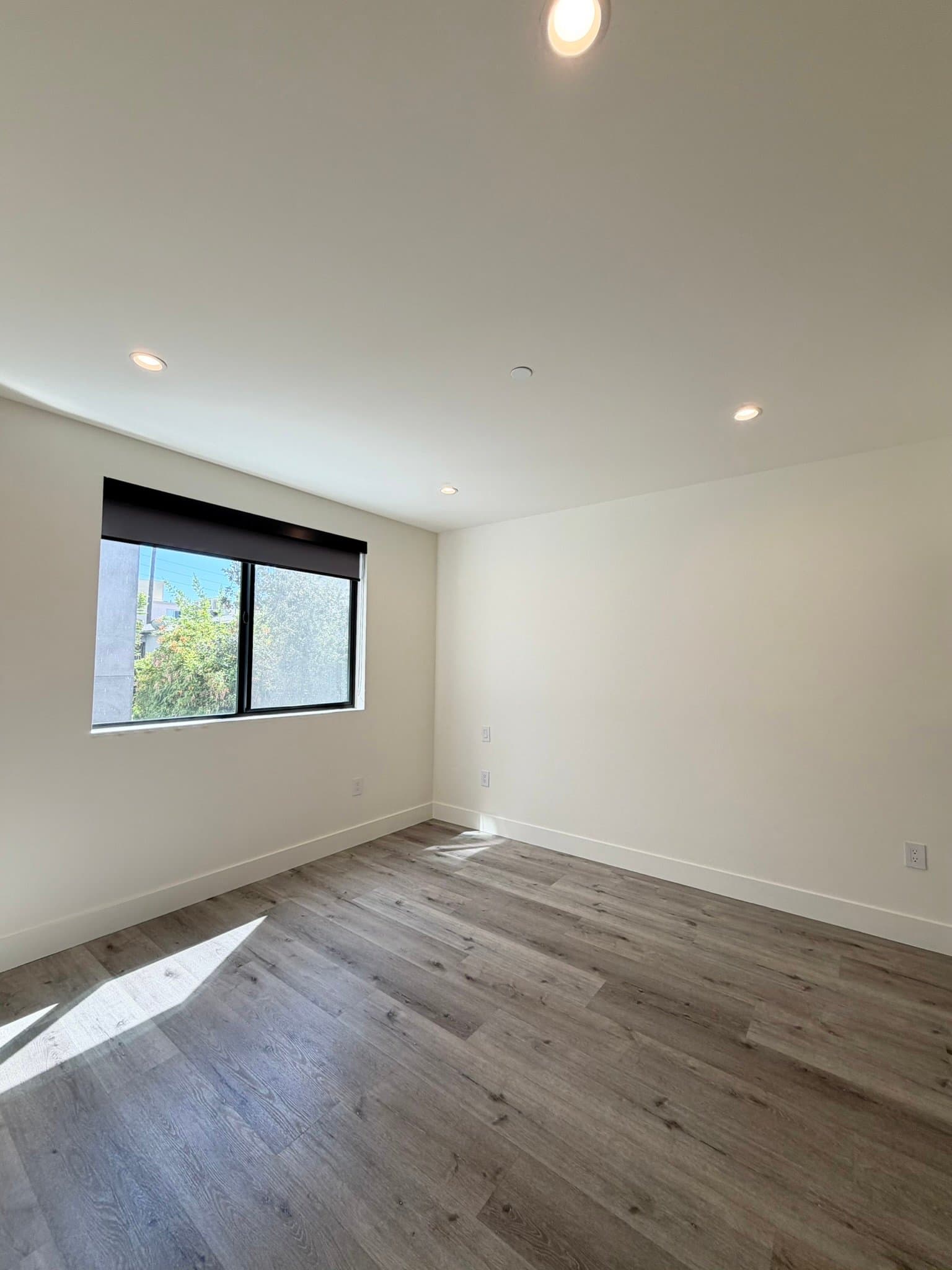 Valley Village Apartment: 5923 Laurel Canyon Blvd.