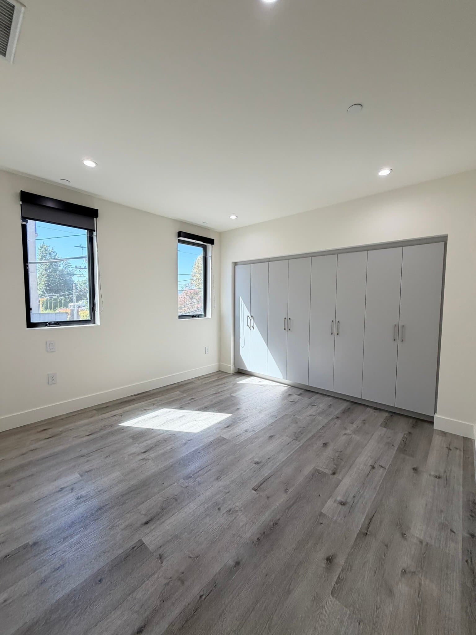 Valley Village Apartment: 5923 Laurel Canyon Blvd.