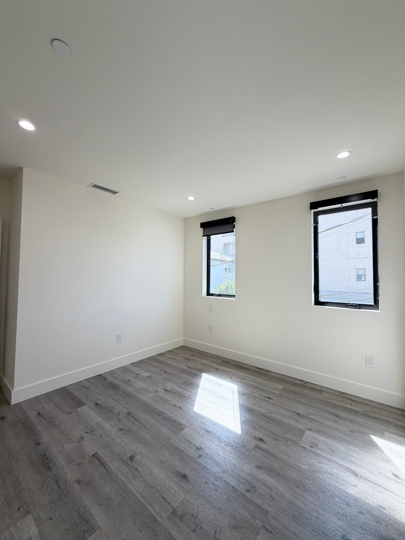 Valley Village Apartment: 5923 Laurel Canyon Blvd.
